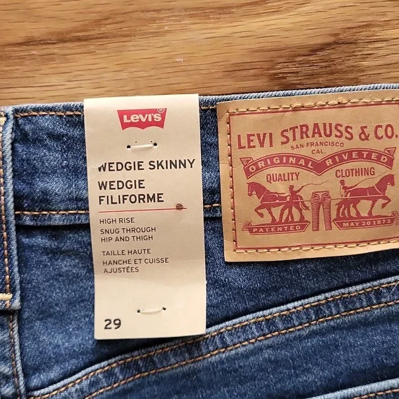 Levi's NWT - Wedgie Skinny Jeans - Medium Wash - 29" x 27" - Picture 6 of 8